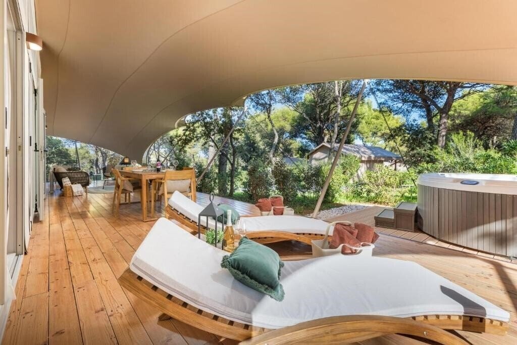 Фотографія Arena One 99 Glamping 4*