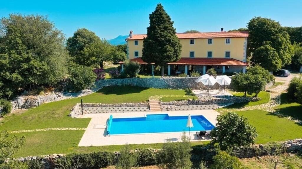 Отель Villa Calussovo 4*