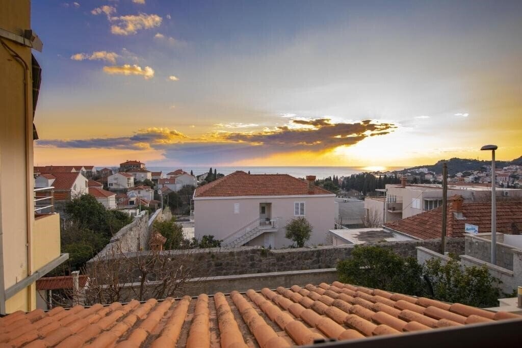 Отель Apartments Kristic 3*
