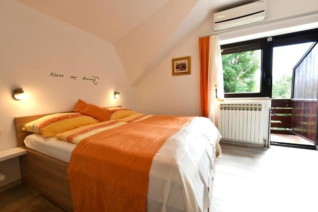 Фото House Jelena 3*