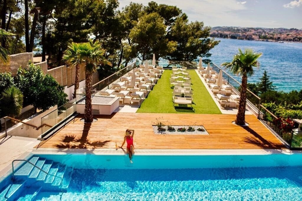 Готель Eden Hotel Podstrana 4*