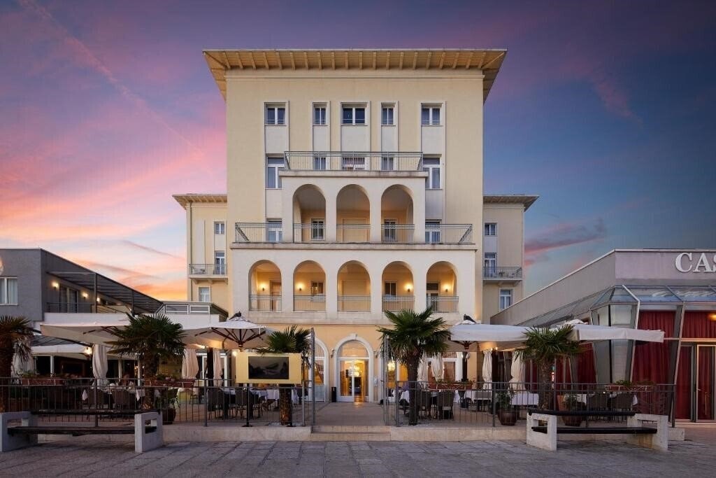 Отель Grand Hotel Palazzo 4*