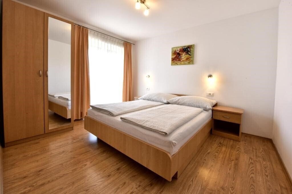 Фото Tomicic Private Apartment 3*