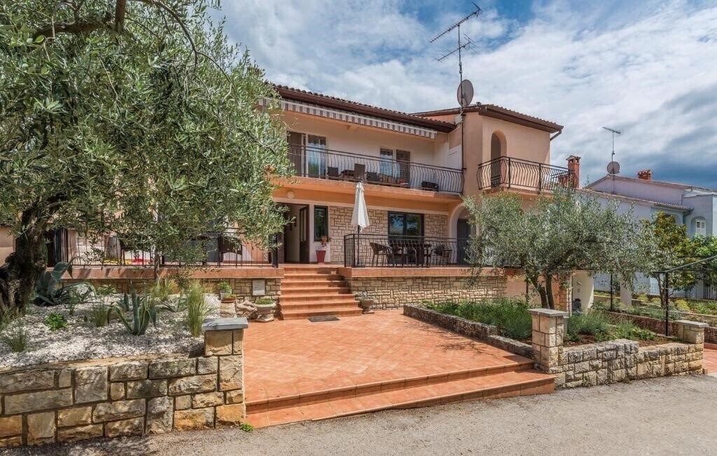 Отель Zrnic Private Apartment 3*