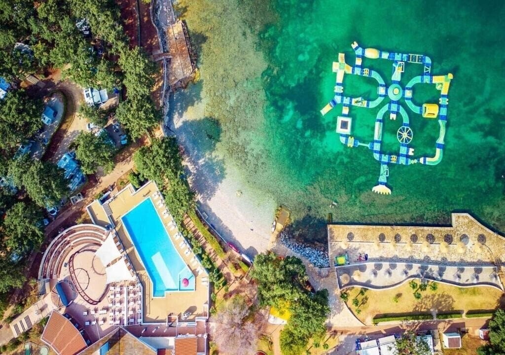 Отель Bijela Uvala 4*