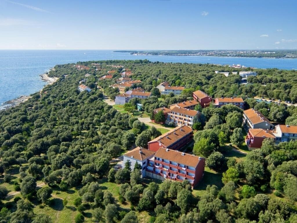 Готель Lanterna Sunny Resort By Valamar 2*