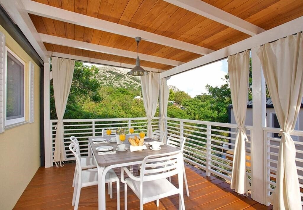 Отель Lanterna Premium Camping Resort By Valamar 4*