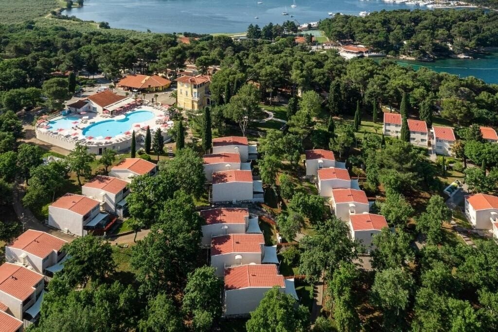 Отель Studio Apartments Laguna Bellevue 4*