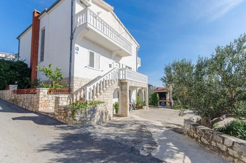Готель App & Room Radojka House 3*
