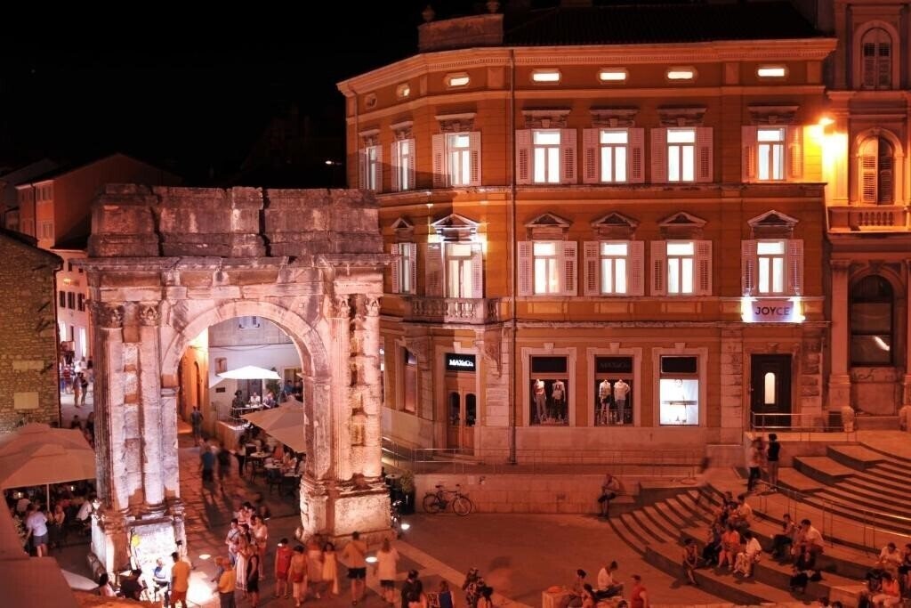 Отель Boutique Hostel Joyce 4*