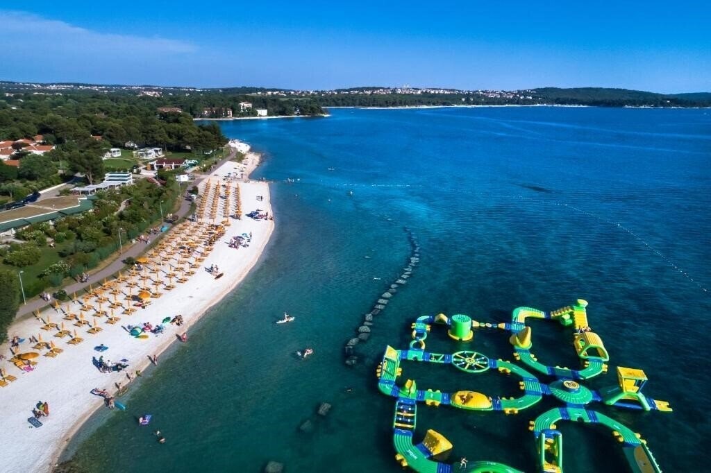 Готель Bi Village 4*