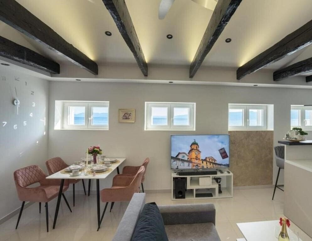 Фото App Royal Studio 3*