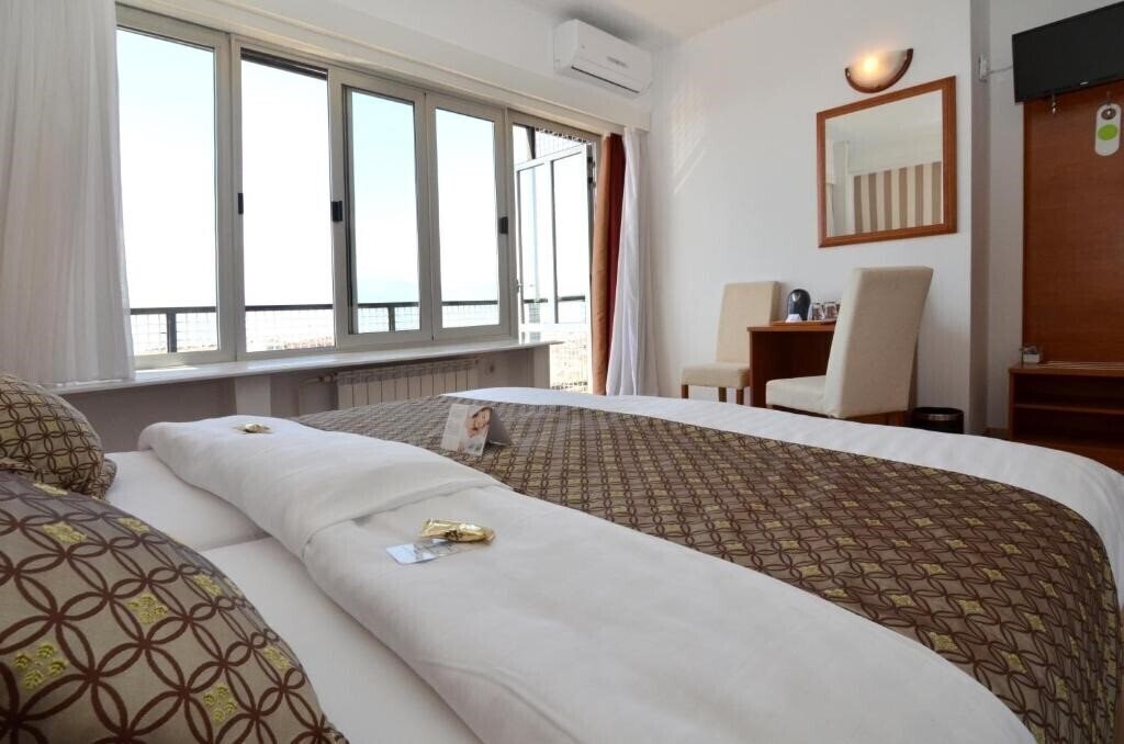 Фотографія Hotel Neboder 3*