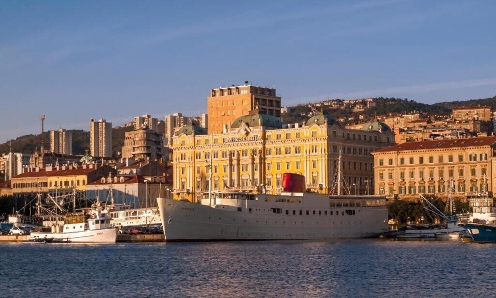 Готель Botel Marina 2*