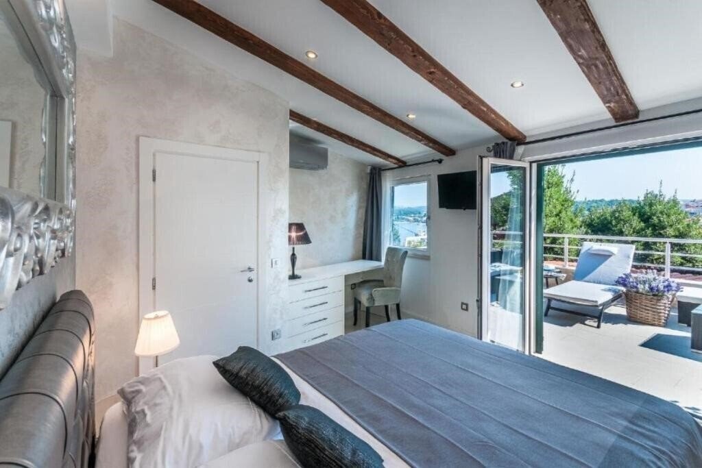 Фото House Regent 3*