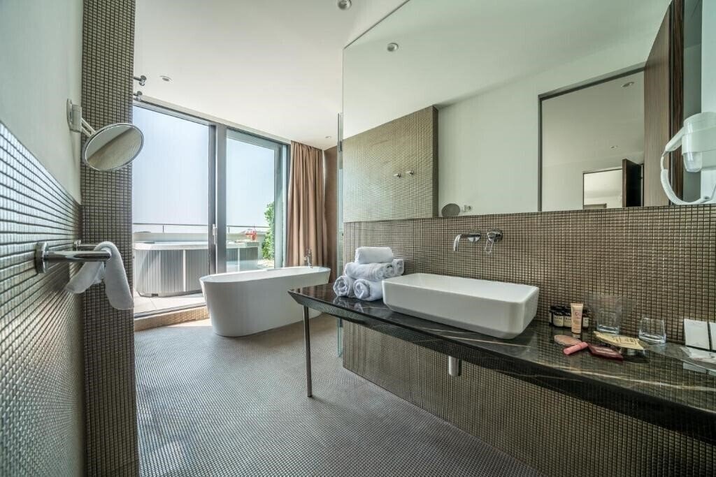 Фото Superior City Hotel Bellevue 4*