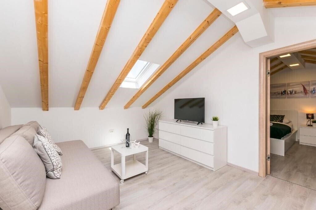 Готель App & Room Adriatic Suites 3*