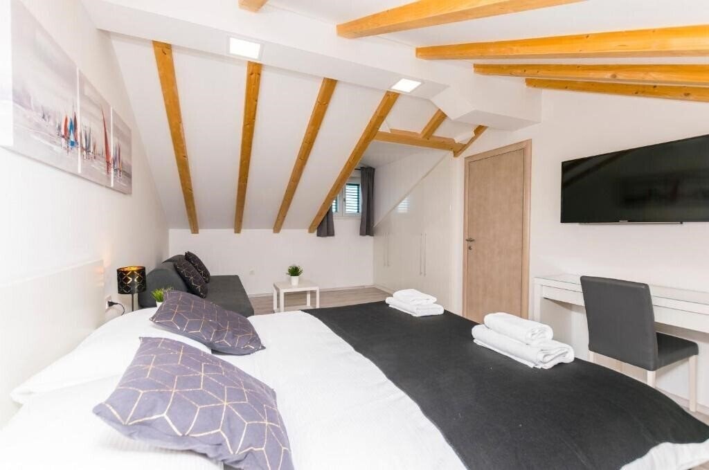 Фото App & Room Adriatic Suites 3*