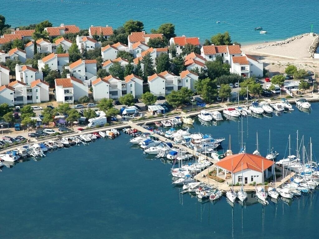 Отель Amadria Park Camping Sibenik Apartments 4*