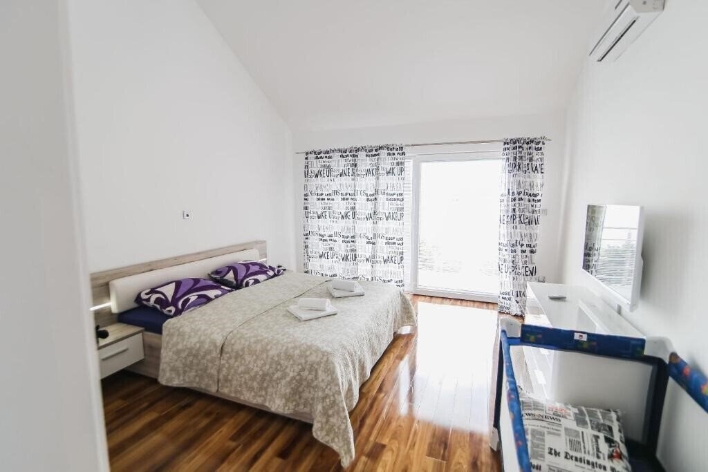 Фото House City Center With Garden 3*