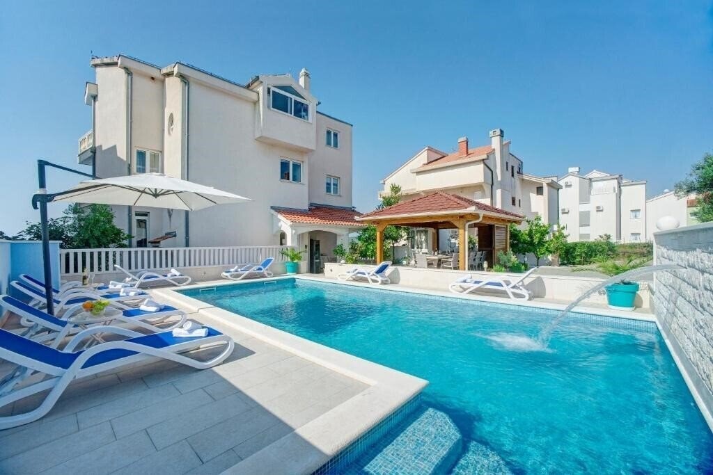 Готель Plavi Biser Apartments 4*