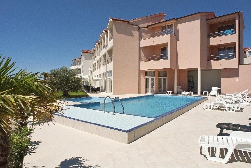 Фото Hotel Duje 4*
