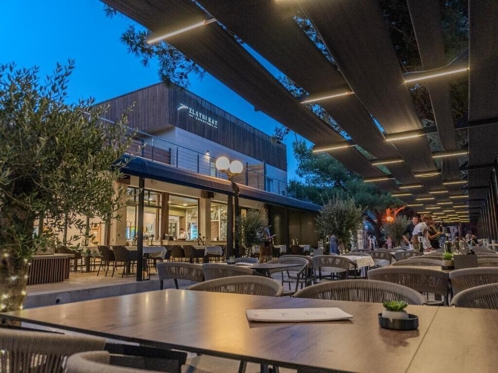 Изображение Zlatni Rat Beach Hotel 3*