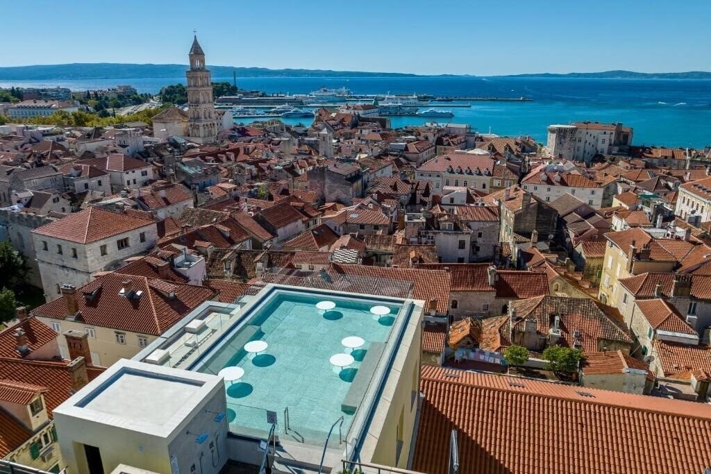 Готель Cornaro Hotel 4*