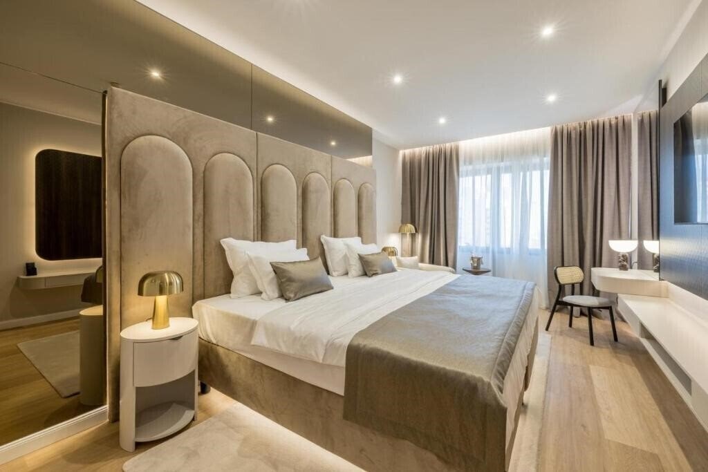 Отель Hotel Atrium 5*
