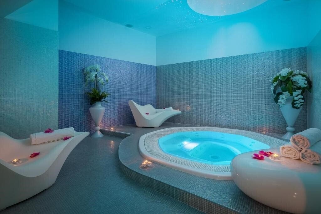 Фото Hotel Luxe 4*