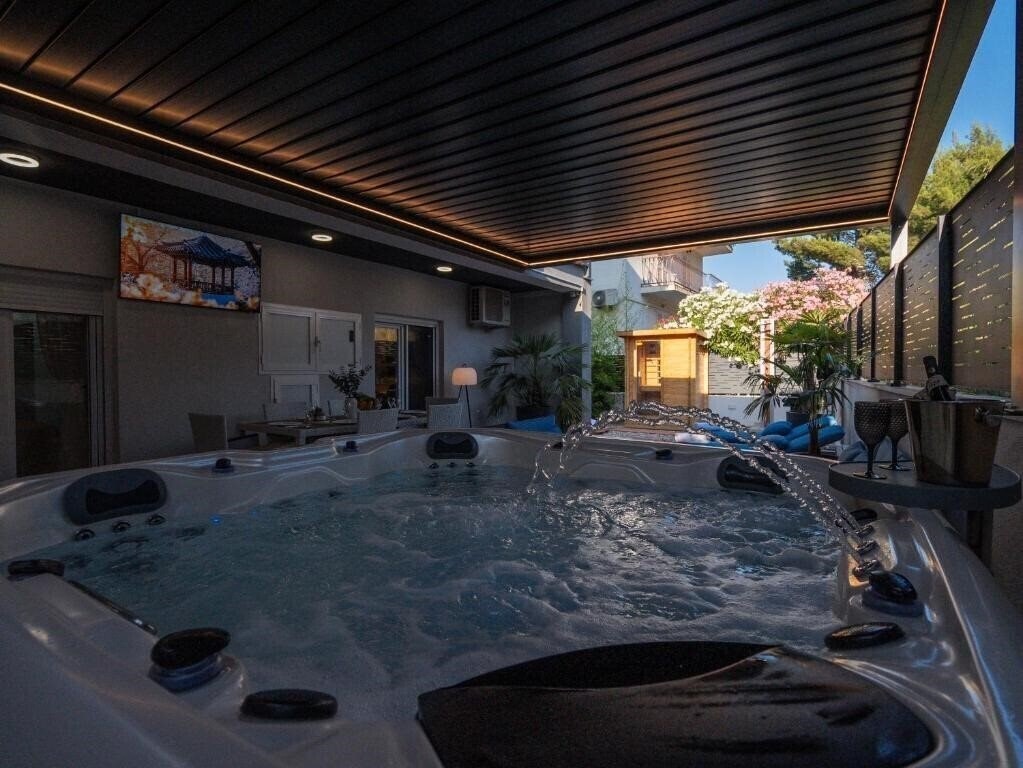 Отель Apartments Alma 3*