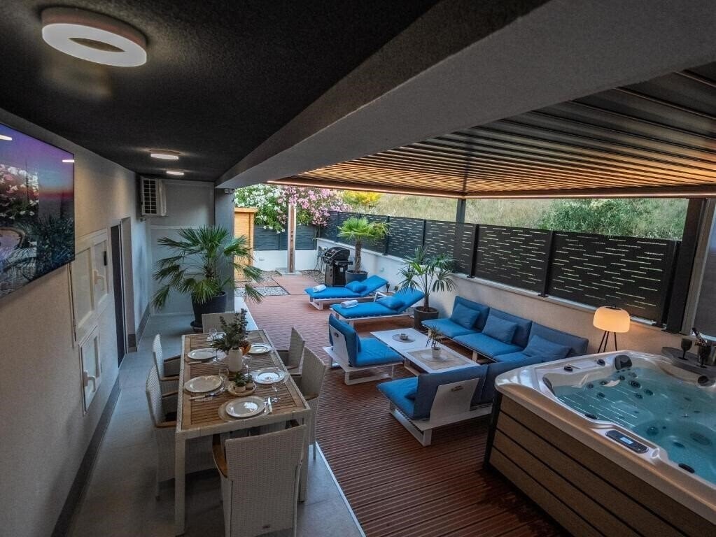 Фото Apartments Alma 3*