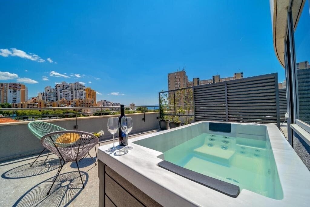 Отель Priska Med Luxury Rooms 4*