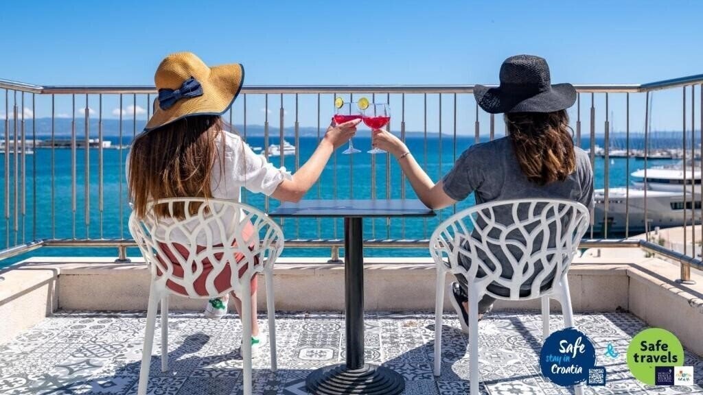 Готель Galeria Valeria Seaside Downtown 4*