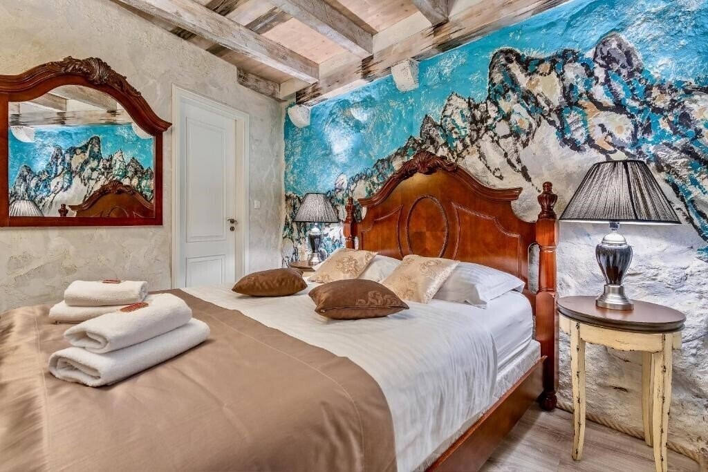 Готель Historic Plaza Varos 4*