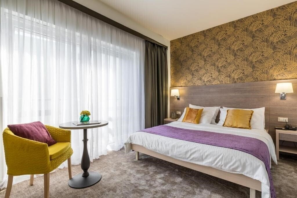 Отель Hotel Mondo 4*