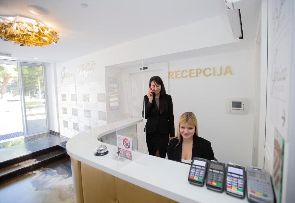 Картинка B Gold Luxury Rooms 4*