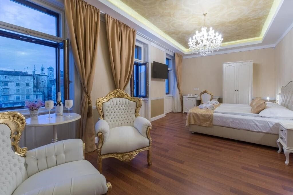 Фото Central Square Heritage Hotel 4*