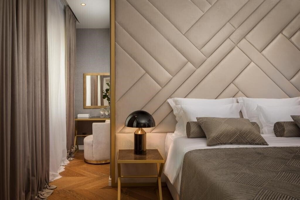 Готель Five Elements Luxury Rooms 4*