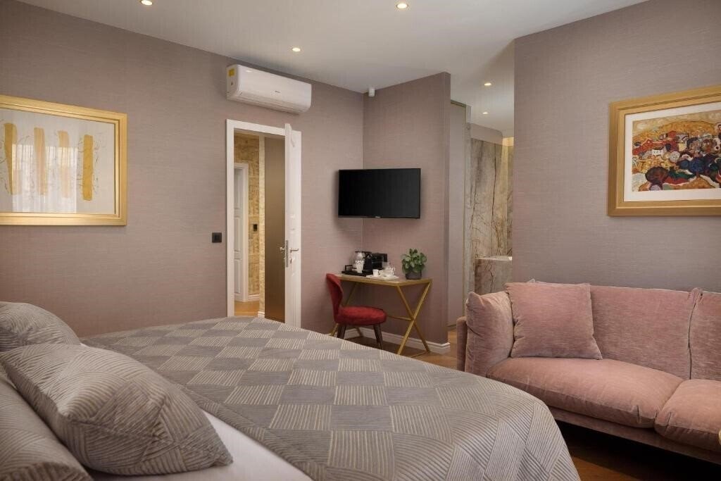 Фотографія Five Elements Luxury Rooms 4*