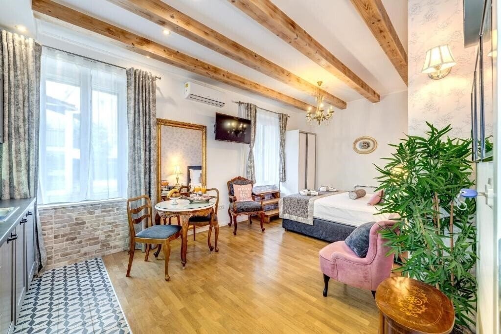 Отель Le Monde Vintage Accommodation 4*
