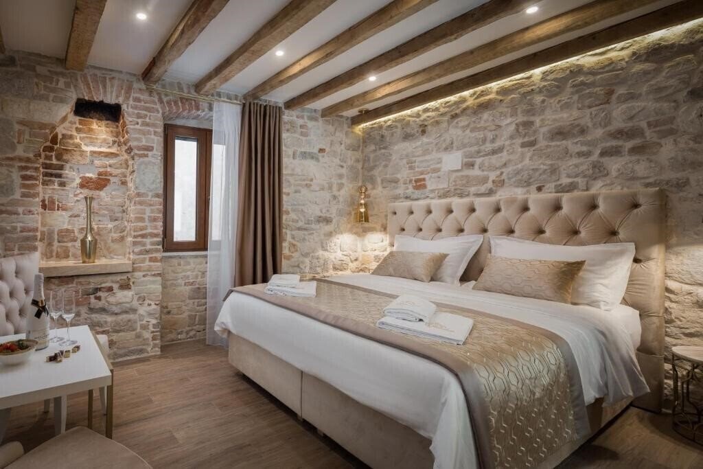 Фото Le Premier Rooms 4*