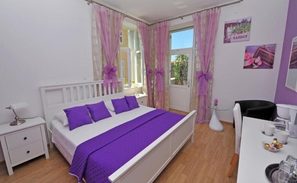 Готель Luxury Rooms Nirvana 4*