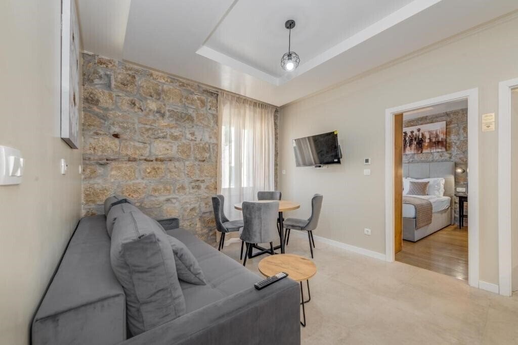 Отель Inmotion Luxury Rooms 4*