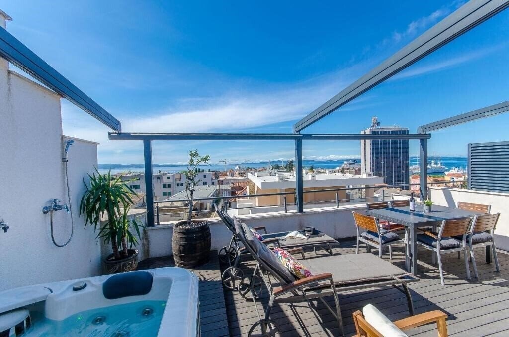 Готель App Jacuzzi Sky 3*