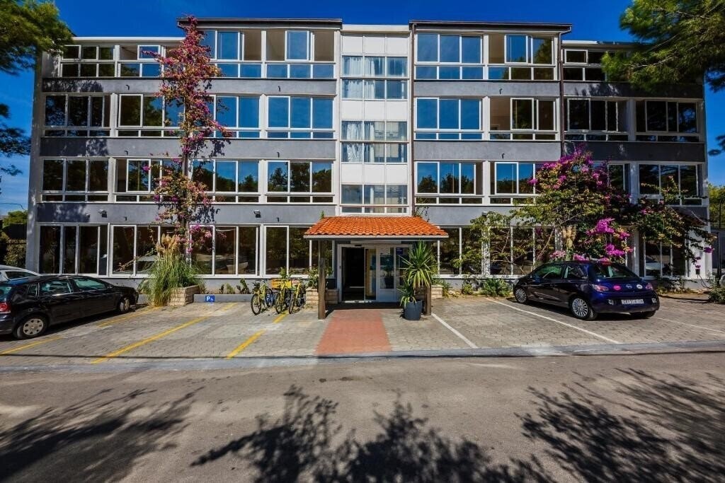 Готель Sveti Kriz Hotel 4*