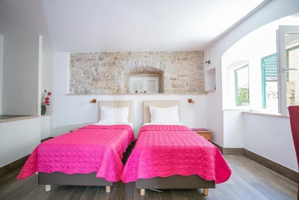Фото Garden Apartment Hotel 3*