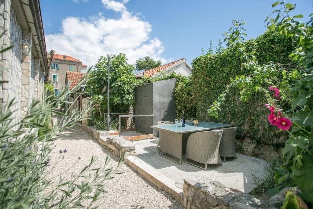 Изображение Garden Apartment Hotel 3*