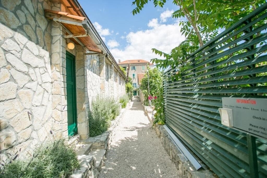 Картинка Garden Apartment Hotel 3*