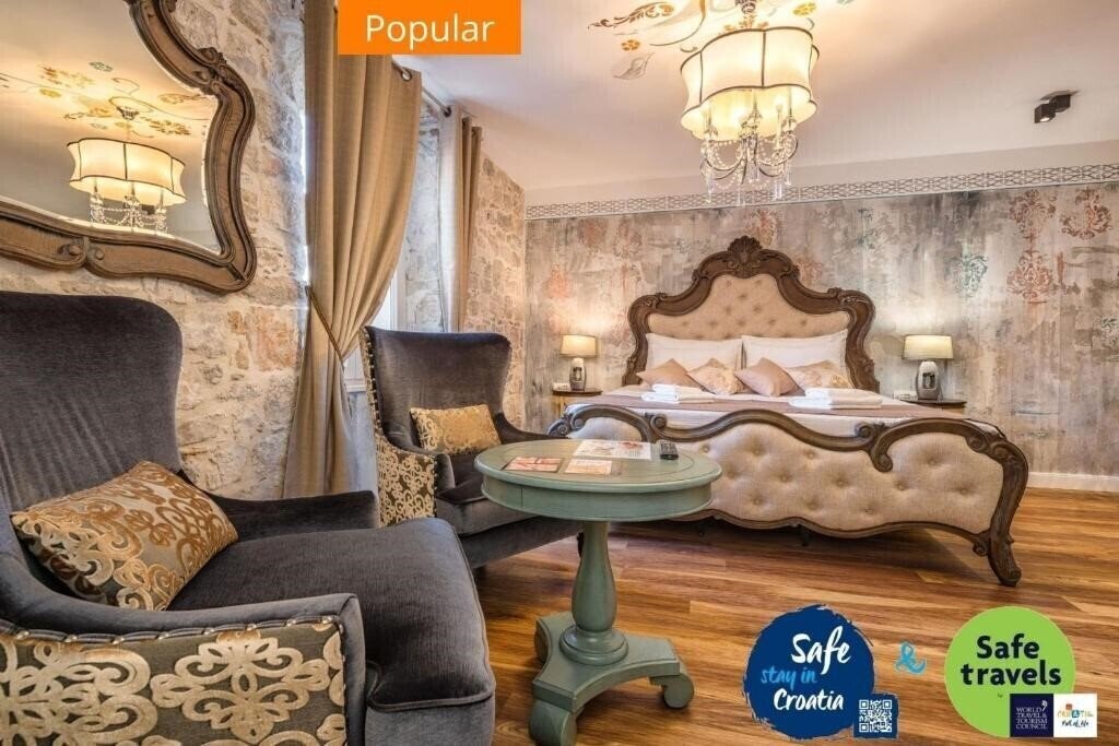 Отель Plaza Marchi Old Town 4*